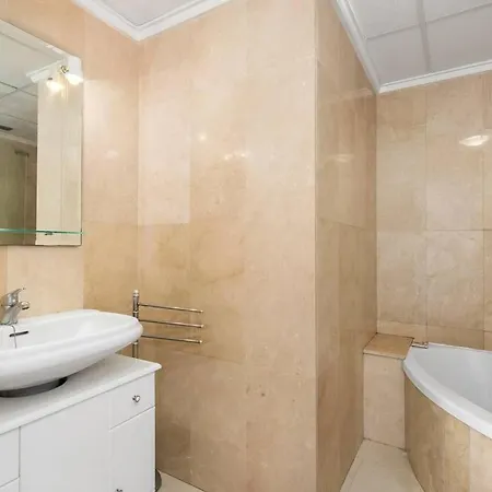 A Beautiful 2 Bedroom Townhouse - Cerezas