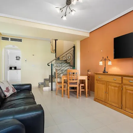 A Beautiful 2 Bedroom Townhouse - Cerezas Holiday home